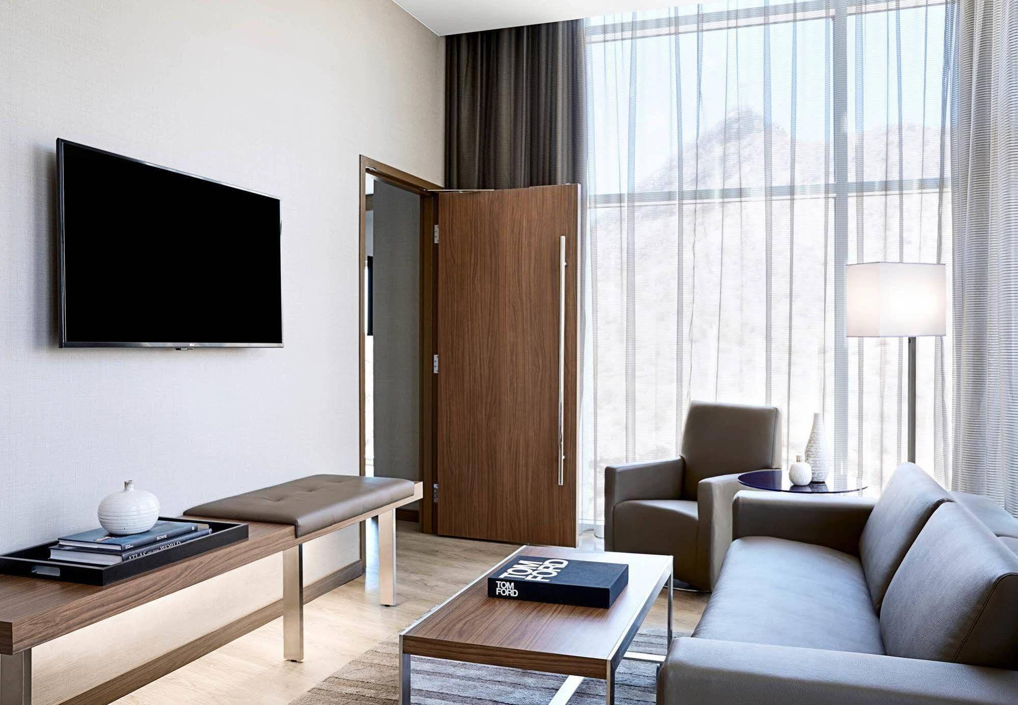 Ac Hotel By Marriott Phoenix Tempe/Downtown Bagian luar foto